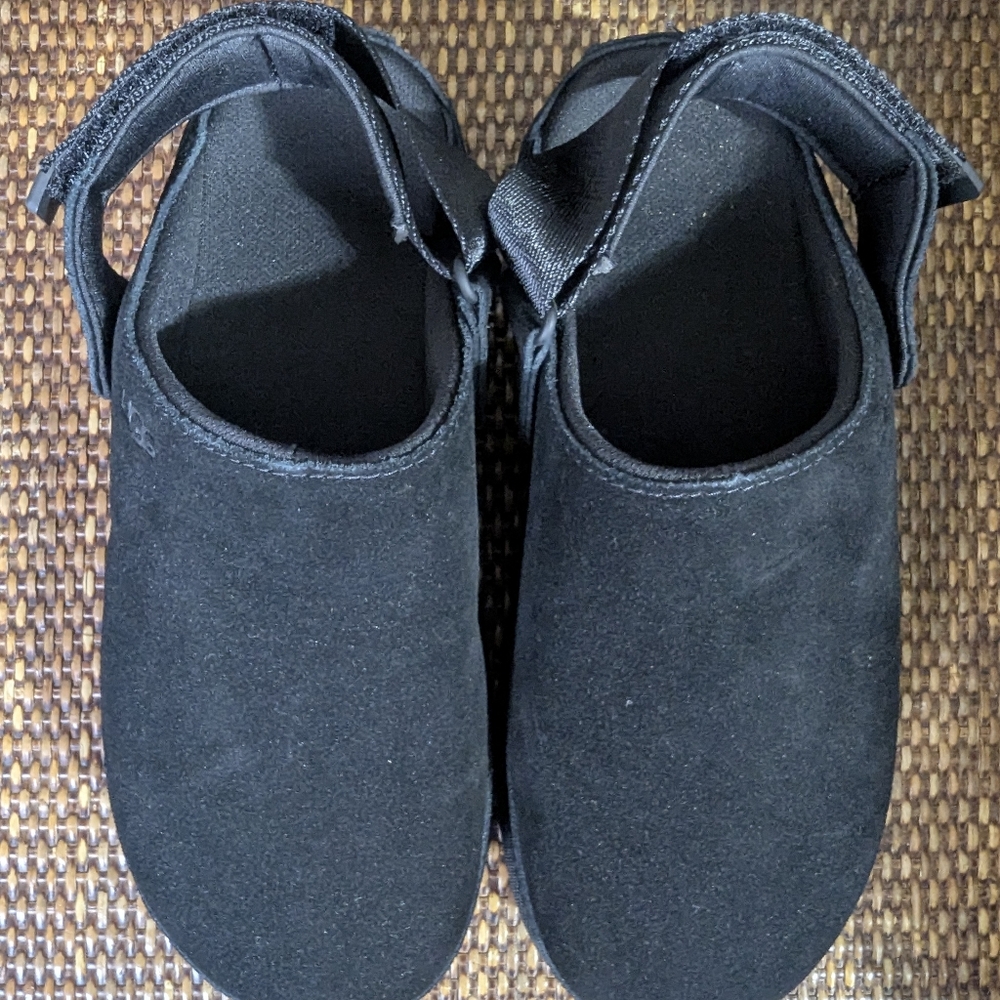 UGG black goldenstar clog US women size 7.5